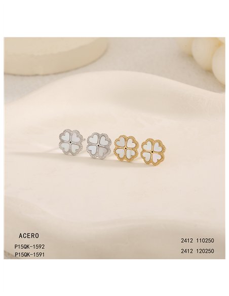 Boucles d'oreilles trèfle à quatre feuilles en émail blanc