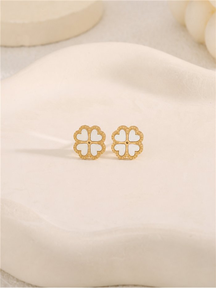 Boucles d'oreilles trèfle à quatre feuilles en émail blanc