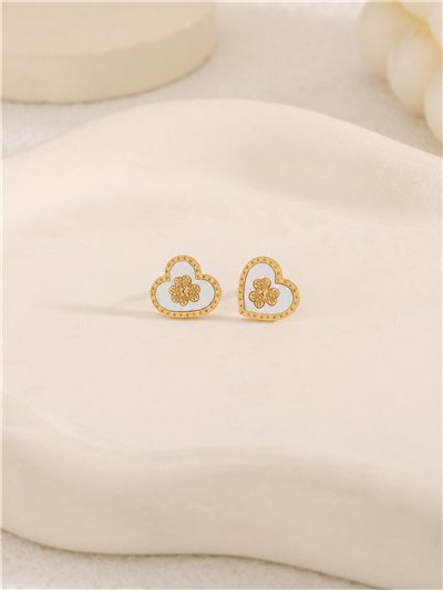 Boucles d'oreilles en forme de cœur ornées de trèfle et d'émail blanc