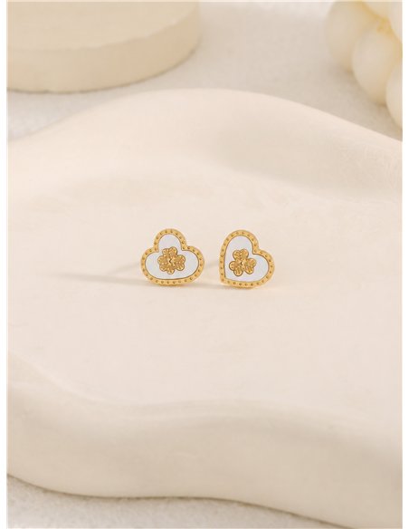 Boucles d'oreilles en forme de cœur ornées de trèfle et d'émail blanc