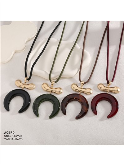 Collier en résine en forme de croissant de lune 2