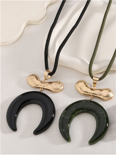 Collier en résine en forme de croissant de lune