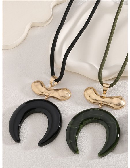 Collana a mezzaluna in resina