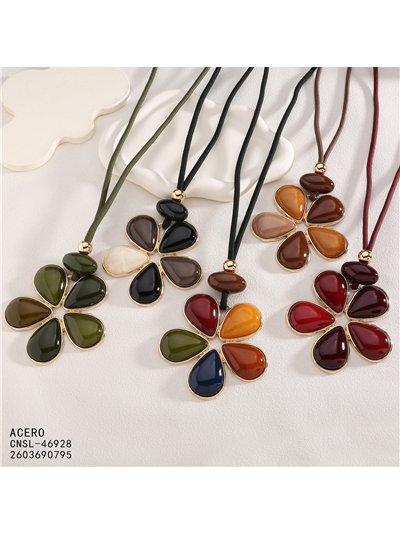 Collier de fleurs en résine 2