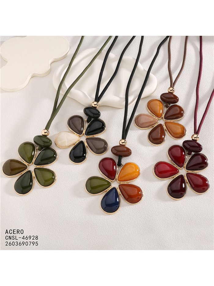Collier de fleurs en résine