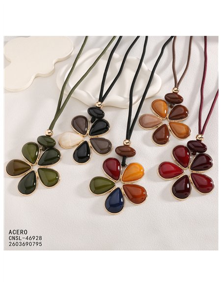 Collier de fleurs en résine