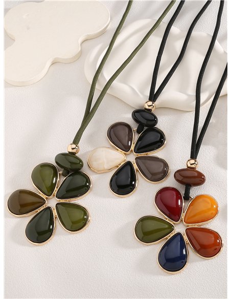 Collier de fleurs en résine