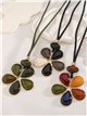 Collier de fleurs en résine