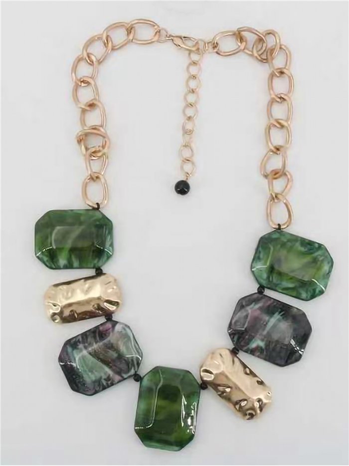 Collana a maglie con resina