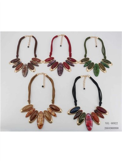 Halskette mit ovalen Harzelementen 2