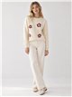 Wollpullover mit gestickten Blumen