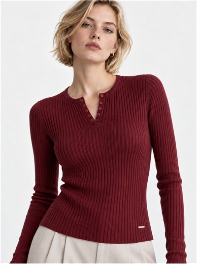 Maglione a coste con bottoni sullo scollo