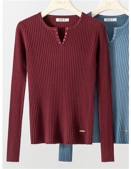 Maglione a coste con bottoni sullo scollo