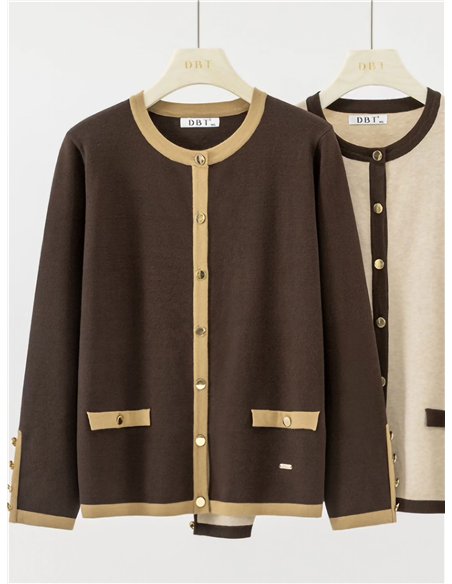 Set aus kontrastierender Strickjacke und Oberteil