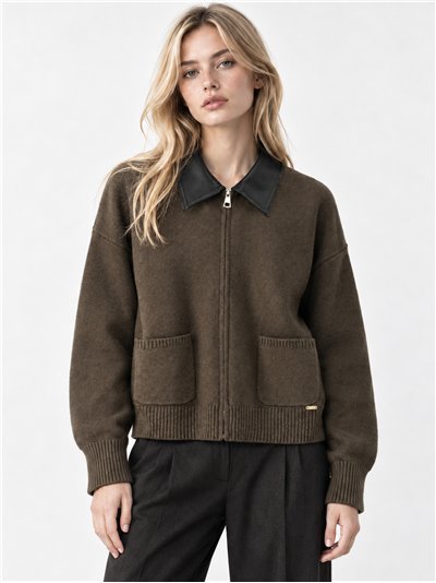 Chaqueta de punto cuello efecto piel