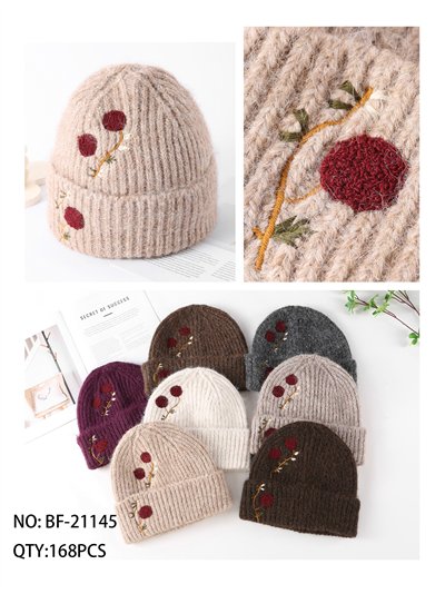 Bonnet tricoté à broderie de baies 2