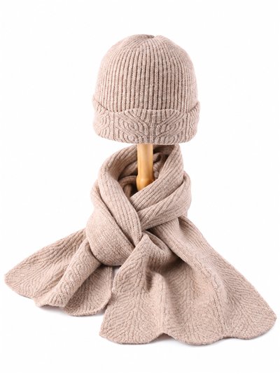 Conjunto de gorro e cachecol de tricô com glitter