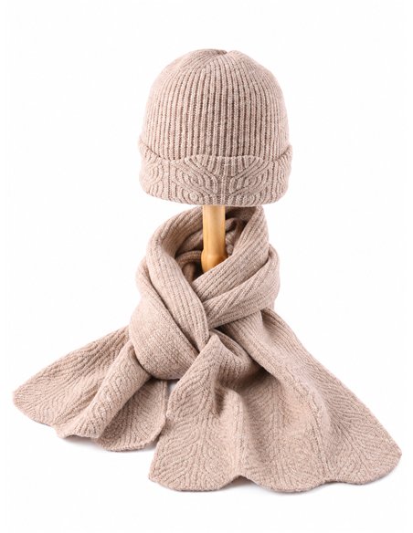Conjunto de gorro e cachecol de tricô com glitter