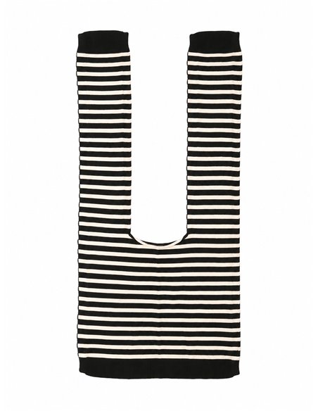 Gestreifter Strickschal mit Pullover-Effekt