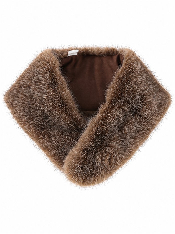 Plush faux fur collar