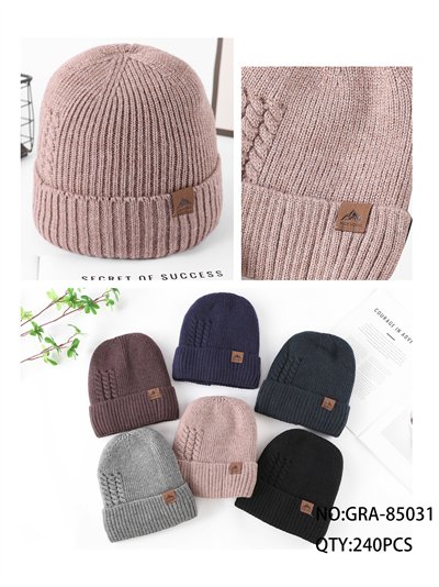 Gorro de punto con detalle trenzado 2