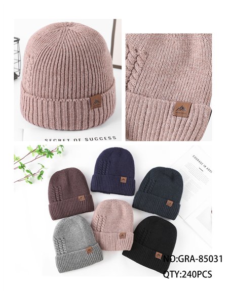 Gorro de punto con detalle trenzado