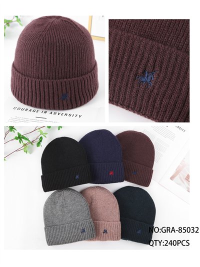 Gorro de punto canalé con bordado 2