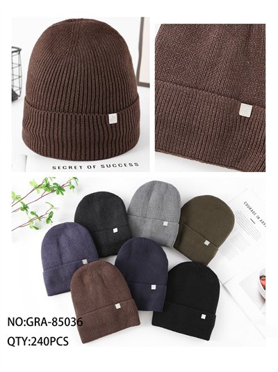 Gorro de punto canalé con placa metálica 2