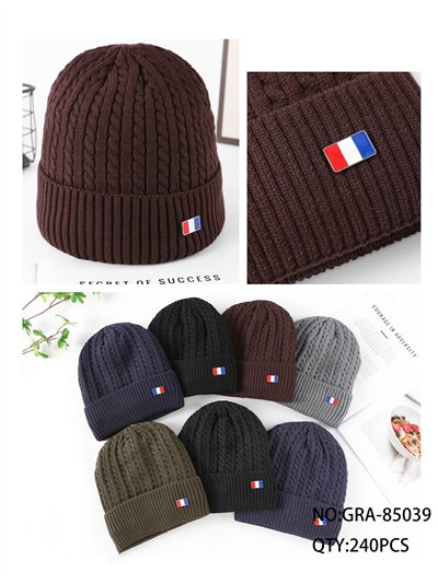 Gorro de malha trançada com placa tricolor 2