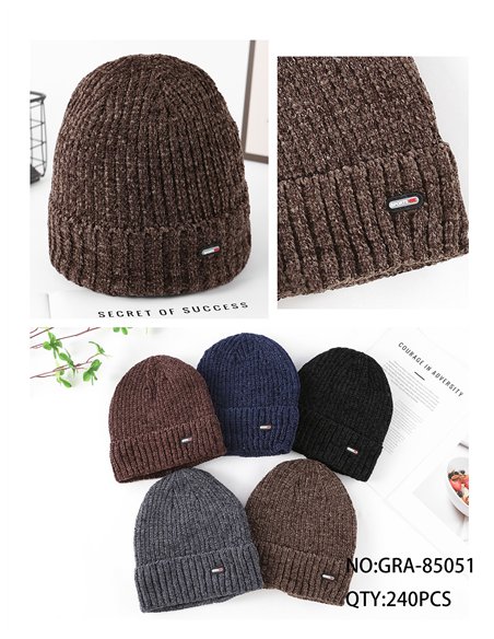 Gorro de punto chenilla con placa sport
