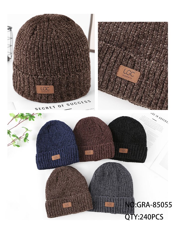Gorro de punto chenilla con etiqueta