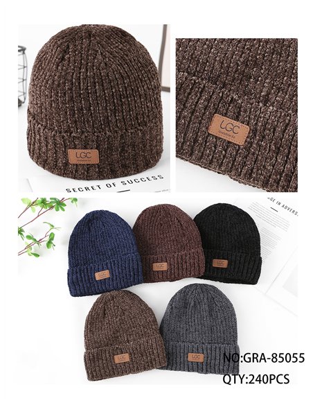 Gorro de punto chenilla con etiqueta