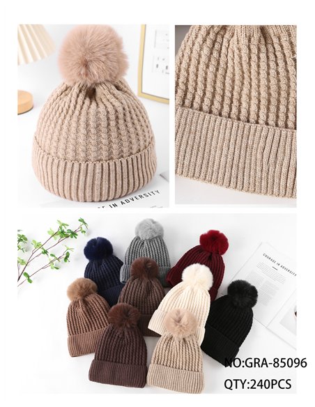 Gorro de punto canalé con pompón