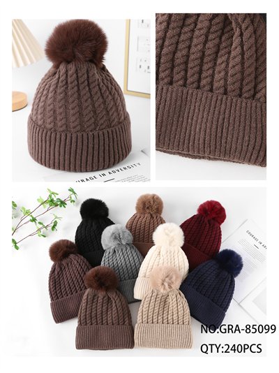 Cable knit pom-pom beanie 2