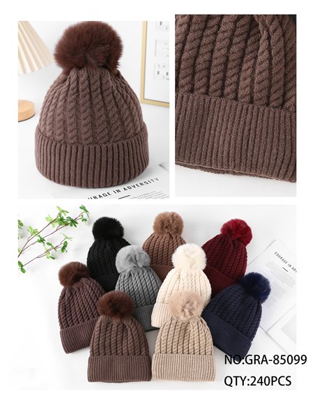 Gorro de tricô trançado com pompom