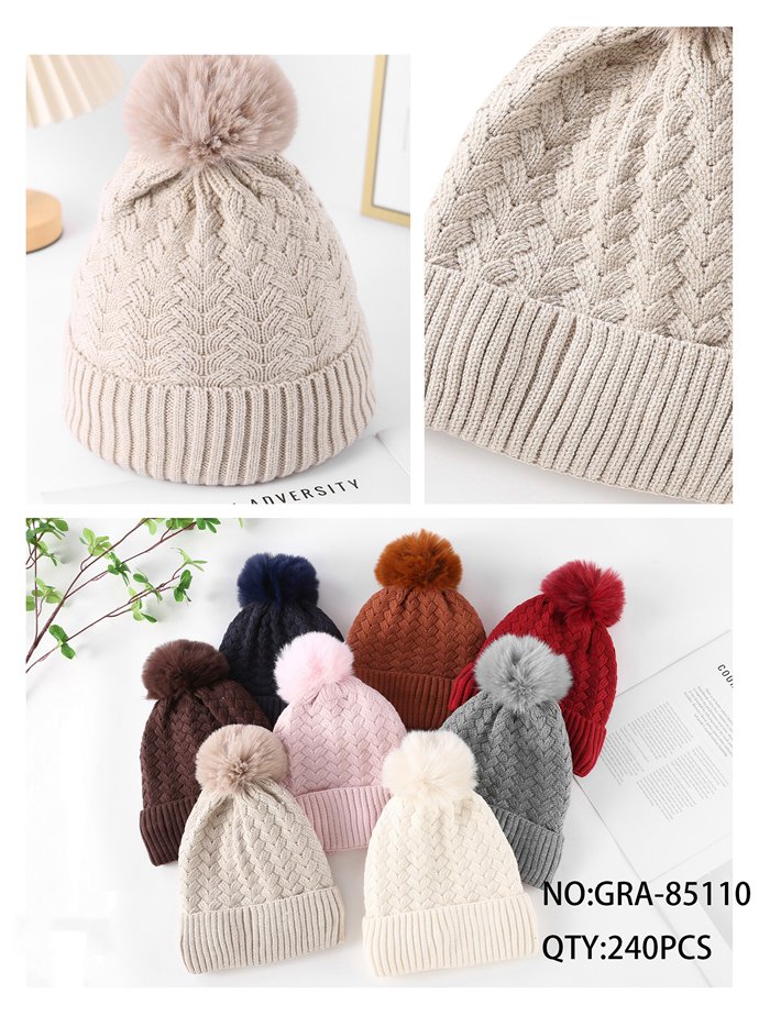 Gorro de punto trenzado con pompón