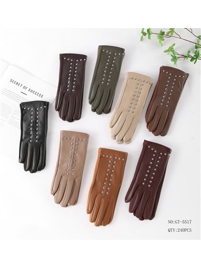 Luvas de couro sintético com tachas 2