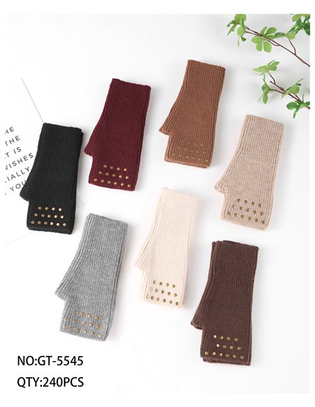 Luvas de tricô com tachas