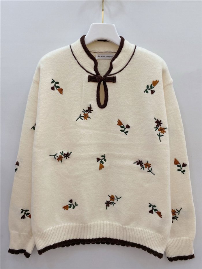 Pull brodé de fleurs avec nœud