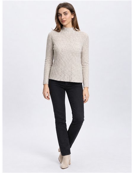 pull à col roulé en maille torsadée
