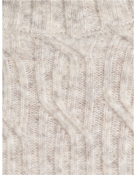 pull à col roulé en maille torsadée