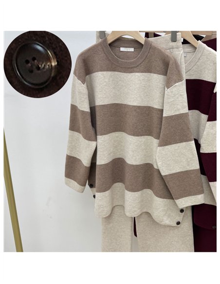 Completo maglione e pantaloni a righe