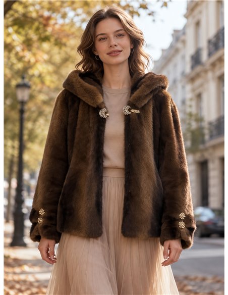 Chaqueta de pelo con capucha y broches