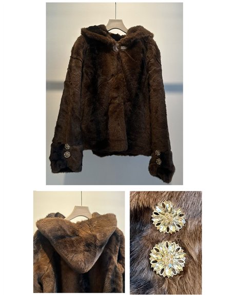 Chaqueta de pelo con capucha y broches