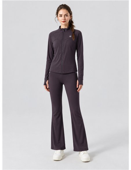 Completo yoga composto da giacca e pantaloni.