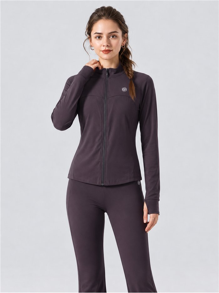 Completo yoga composto da giacca e pantaloni.