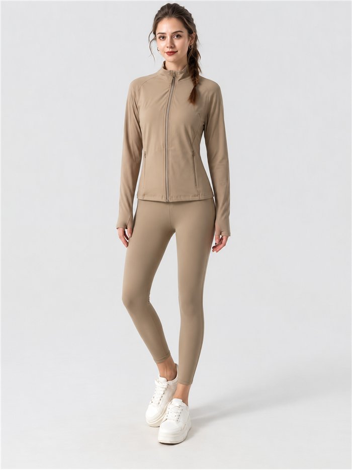Completo composto da giacca e leggings in pile per lo yoga.