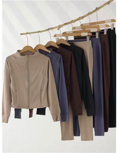 Completo composto da giacca e leggings in pile per lo yoga.
