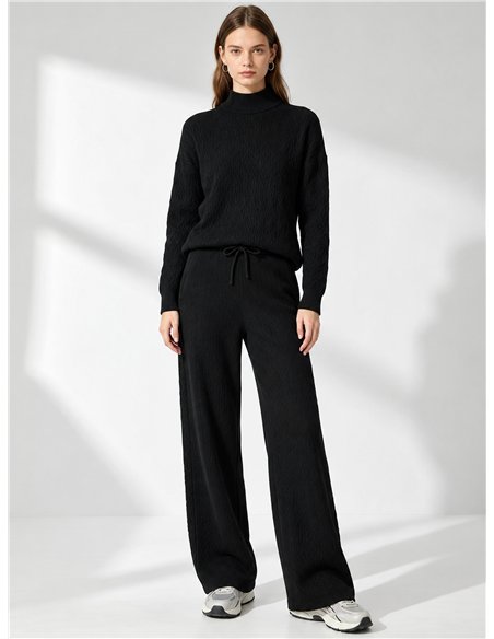 Set aus strukturiertem Rollkragenpullover und Hose