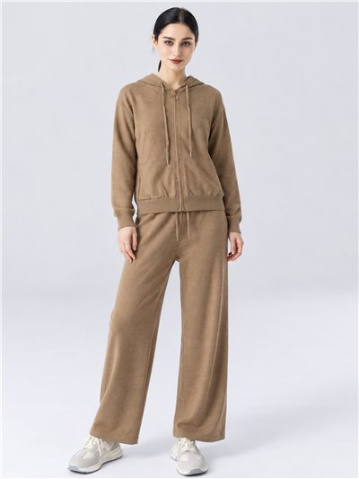 Conjunto chaqueta de punto con capucha y pantalón